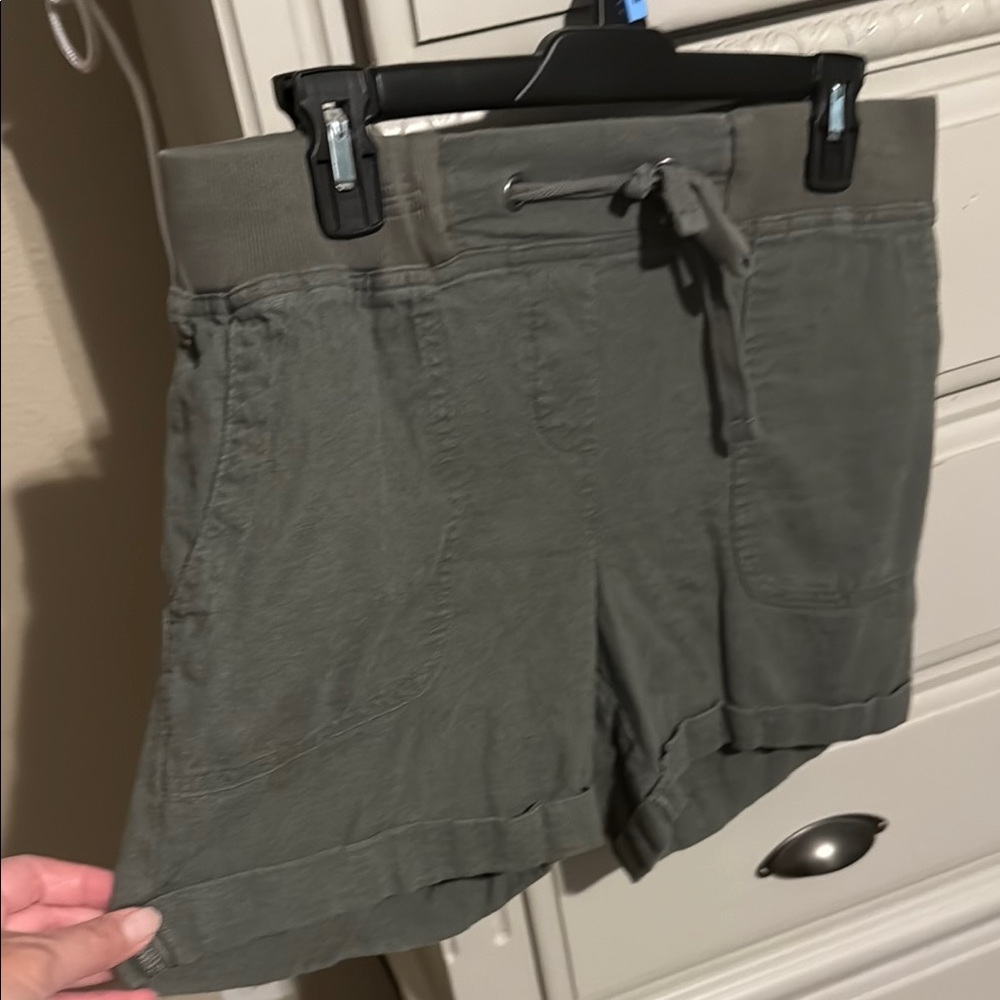Per Se Green Cargo Shorts with Drawstring Waist